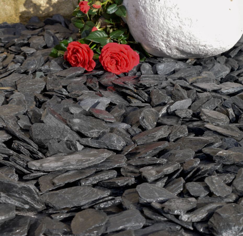 Graphite Grey Slate Chippings 40mm | DecorativeAggregates.com